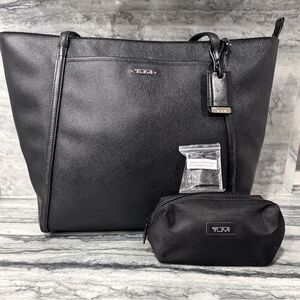 Tumi Q Sinclair Tote Black Coated‎ Canvas Bag With Navy Interior